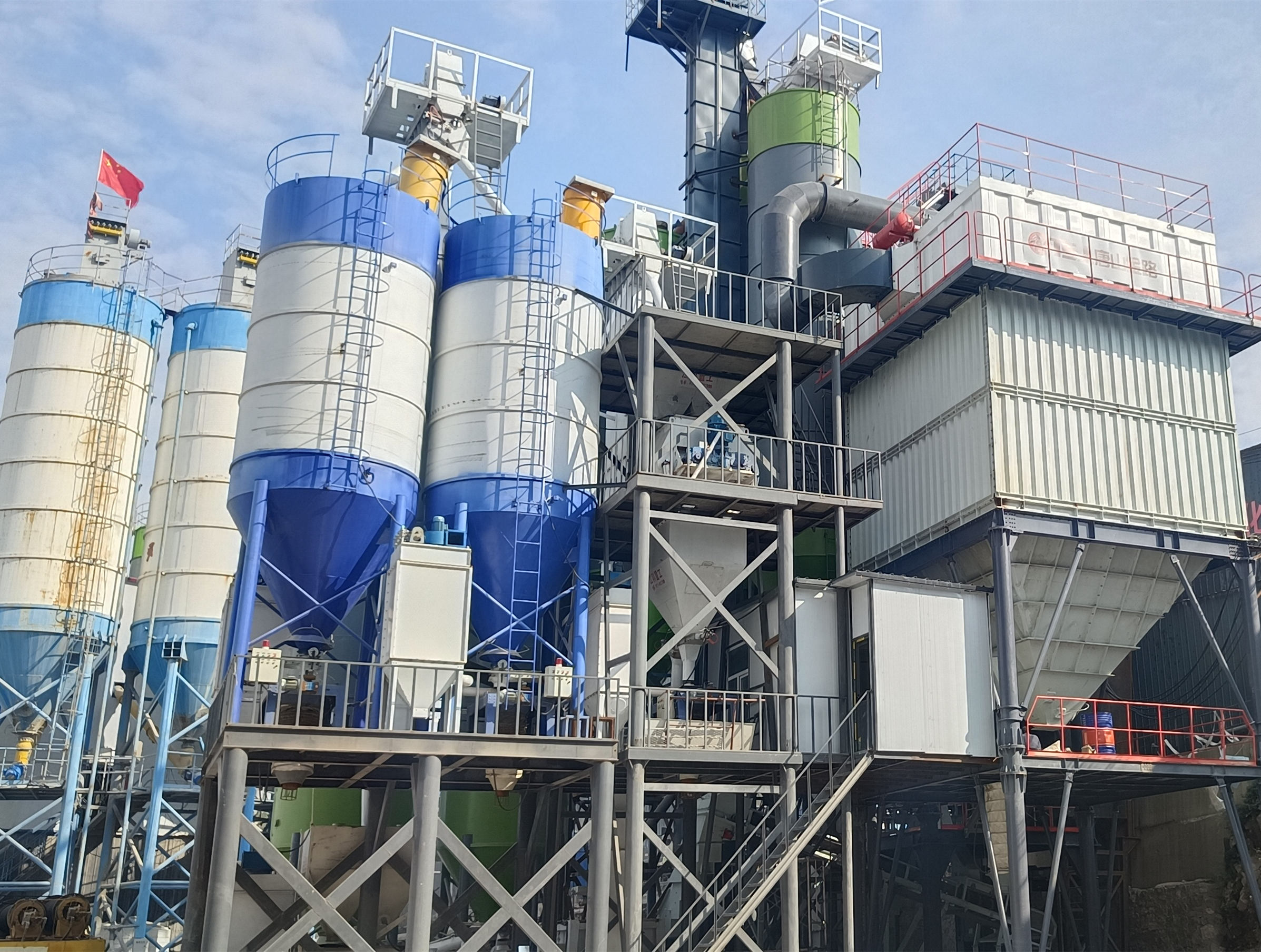 機(jī)制砂成建筑用砂主要來(lái)源，唐山金路制砂樓提供高標(biāo)準(zhǔn)機(jī)制砂生產(chǎn)設(shè)備